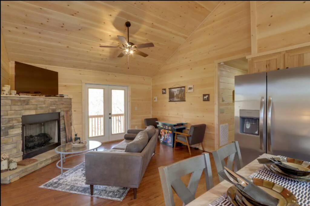 New Serene, Fun & Comfy Cabin- Covered Deck, Grill, Arcade Murphy Zewnętrze zdjęcie