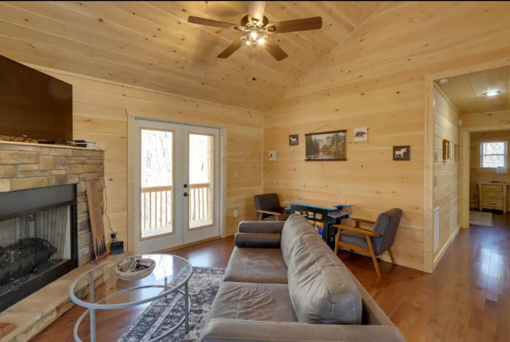 New Serene, Fun & Comfy Cabin- Covered Deck, Grill, Arcade Murphy Zewnętrze zdjęcie