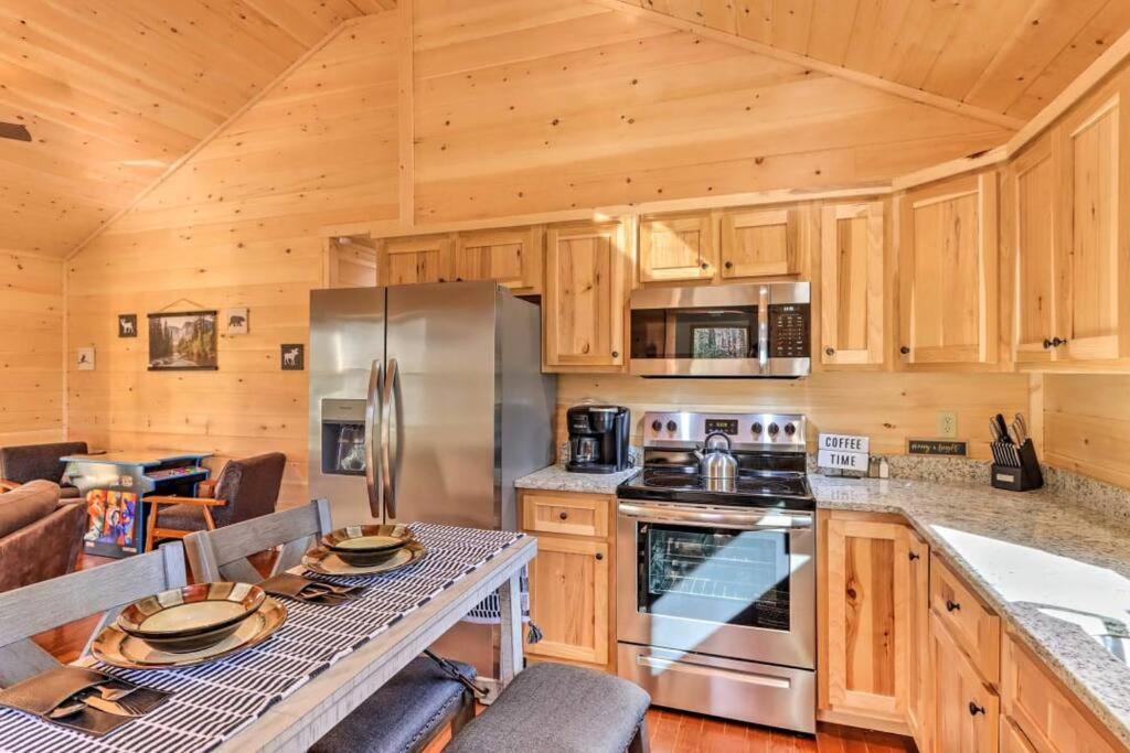 New Serene, Fun & Comfy Cabin- Covered Deck, Grill, Arcade Murphy Zewnętrze zdjęcie