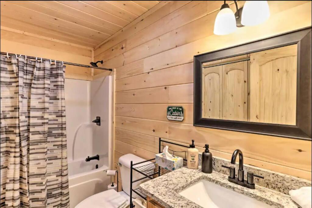 New Serene, Fun & Comfy Cabin- Covered Deck, Grill, Arcade Murphy Zewnętrze zdjęcie