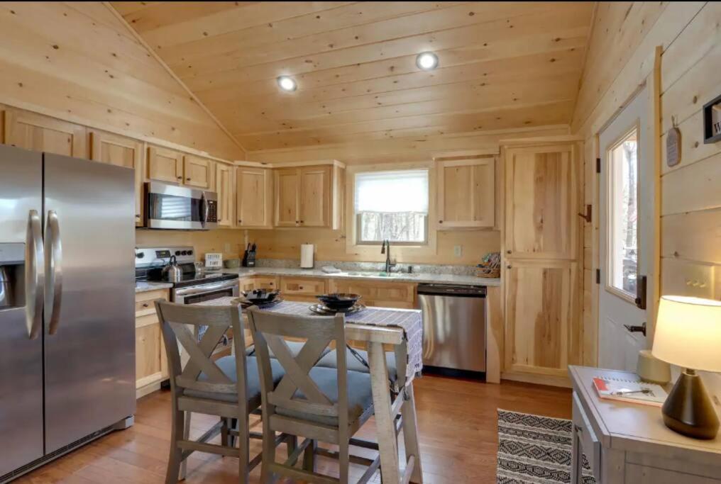 New Serene, Fun & Comfy Cabin- Covered Deck, Grill, Arcade Murphy Zewnętrze zdjęcie