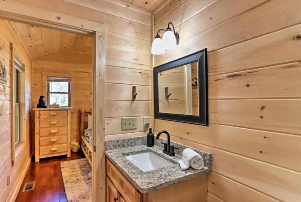 New Serene, Fun & Comfy Cabin- Covered Deck, Grill, Arcade Murphy Zewnętrze zdjęcie